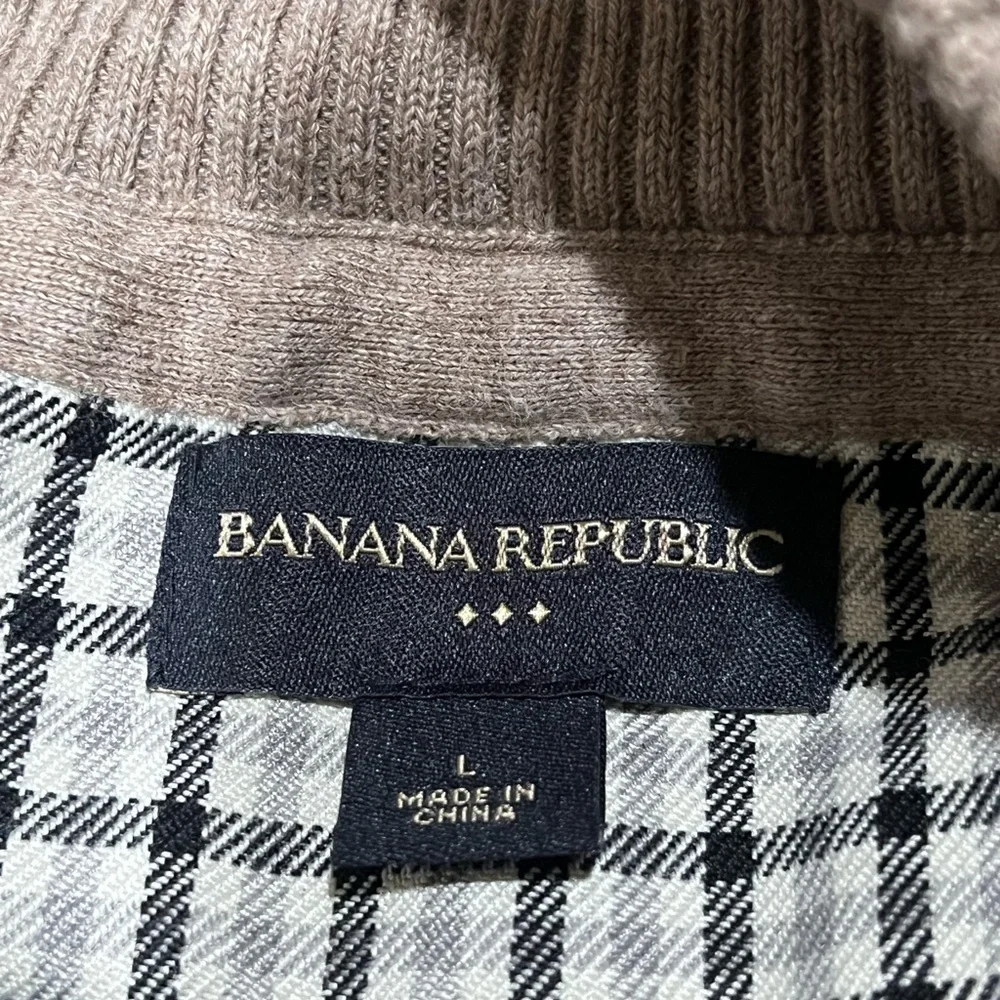 Banana Republic MENS V-Neck PREPPY HENLEY STYLE Sweater in Tan, SIZE L